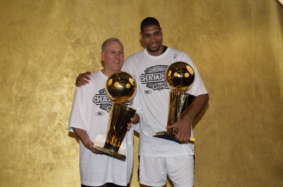 Pop e Duncan nel 2003, con in braccio i due Larry